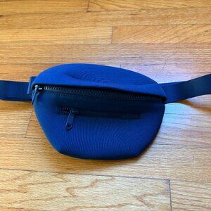 Quince All-Day Neoprene Belt Bag in Navy, Like New